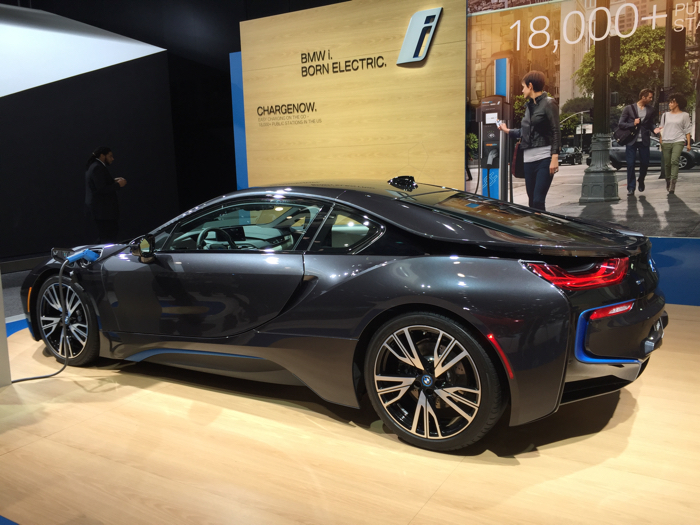 BMW i8 RearD Sign